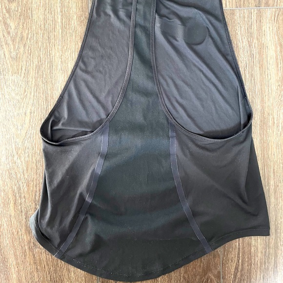 Nike Dri Fit workout muscle top. - Picture 3 of 3